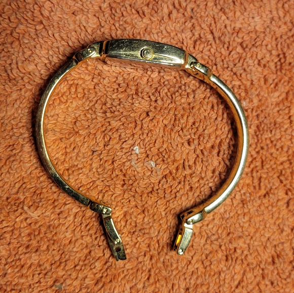 QLadies Elgin Gold Tone Rhinestone Bangle Watch new battery. - Picture 5 of 10